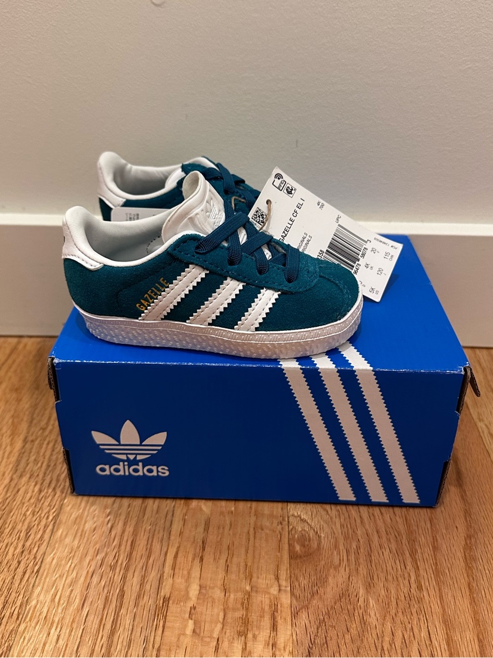 NWT adidas Kids Gazelle Low Top Sneakers in Teal and White, Walker Size 5